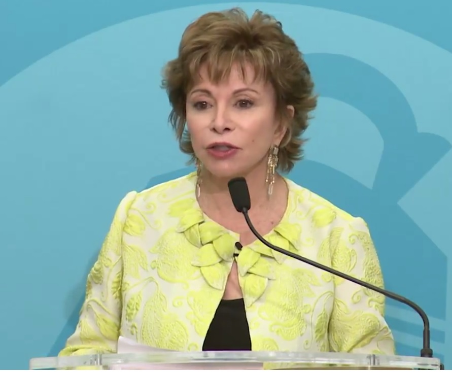 Author Isabel Allende smiling at a press event after being revealed as the winner of the Planeta Prize.